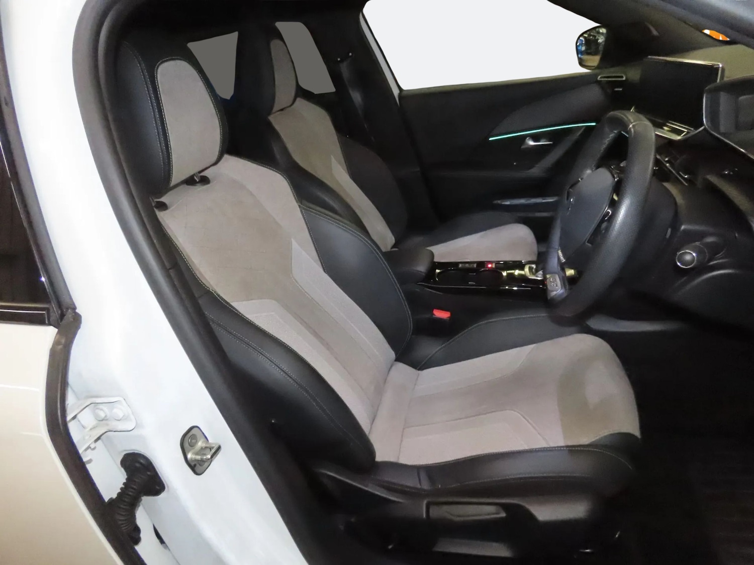 Used Peugeot 2008 2021 for sale - 76594444: Photo 9