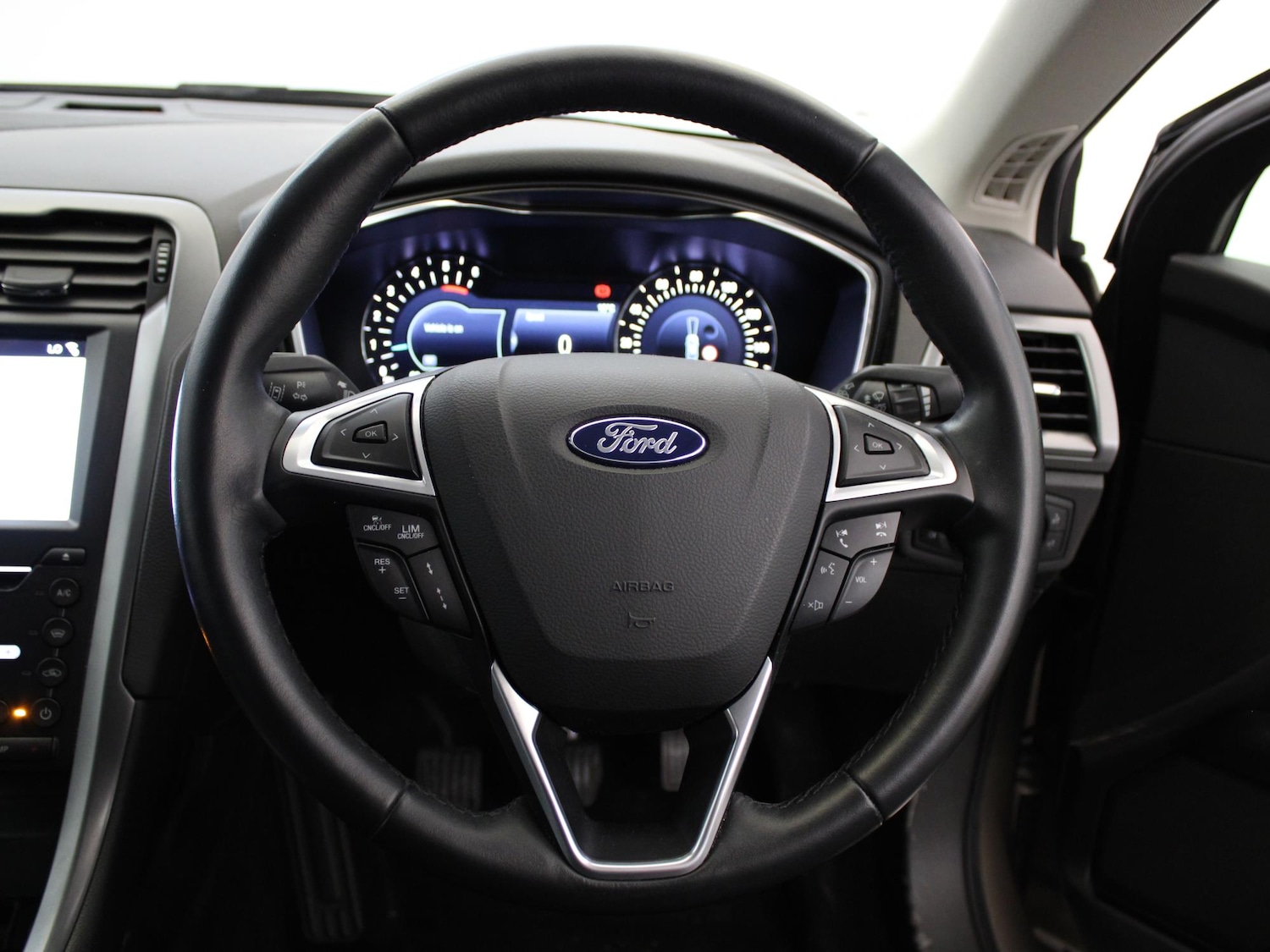 Used Ford Mondeo 2019 for sale - 76157925: Photo 26
