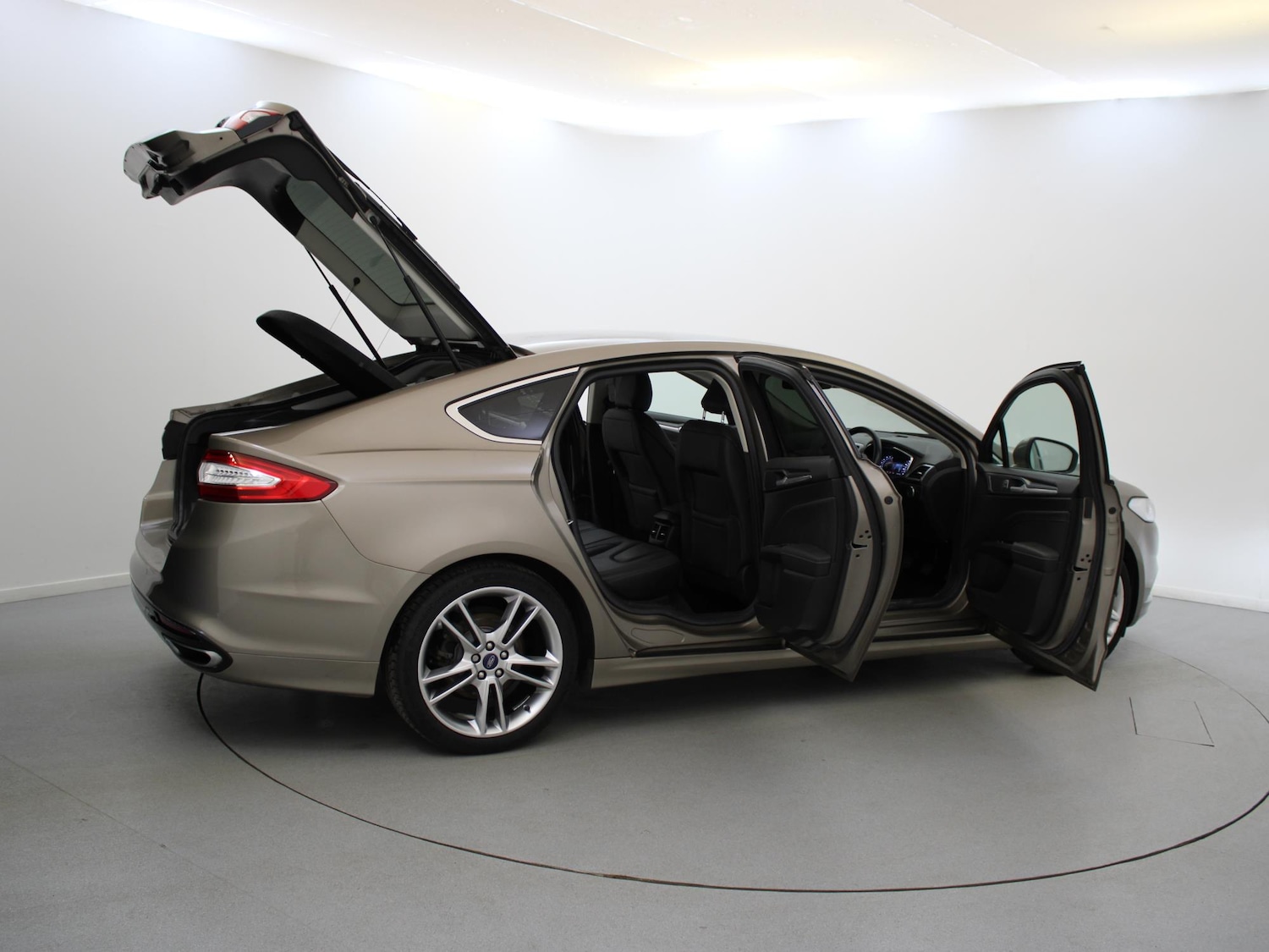 Used Ford Mondeo 2019 for sale - 76157925: Photo 34