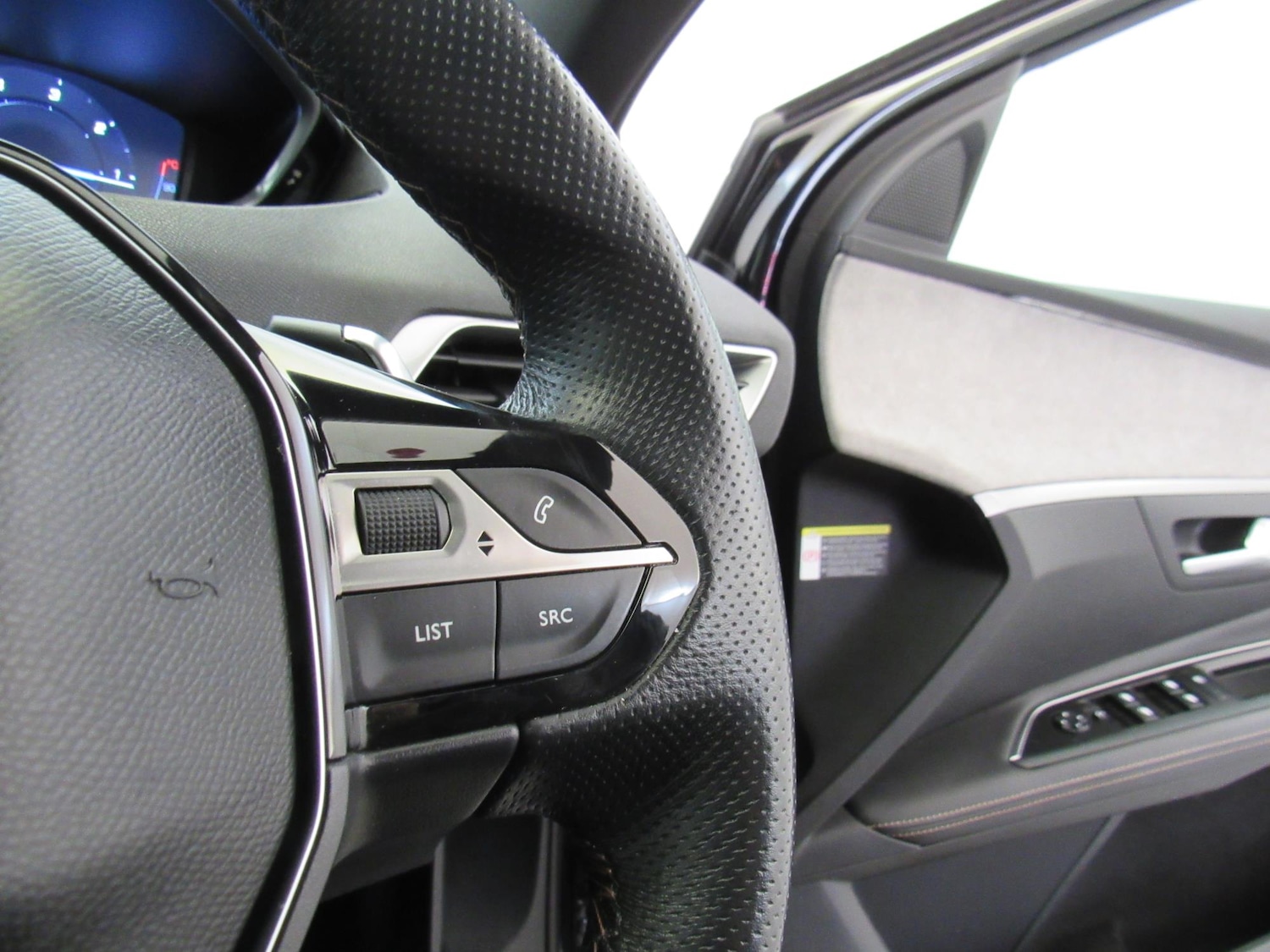 Used Peugeot 3008 2018 for sale - 77240074: Photo 23