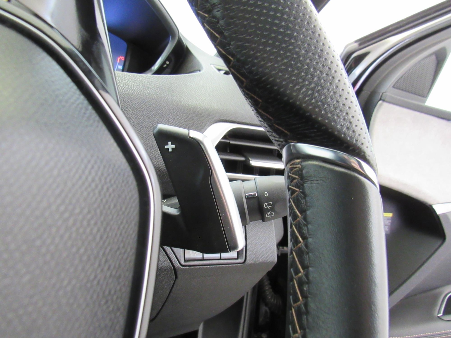 Used Peugeot 3008 2018 for sale - 77240074: Photo 25