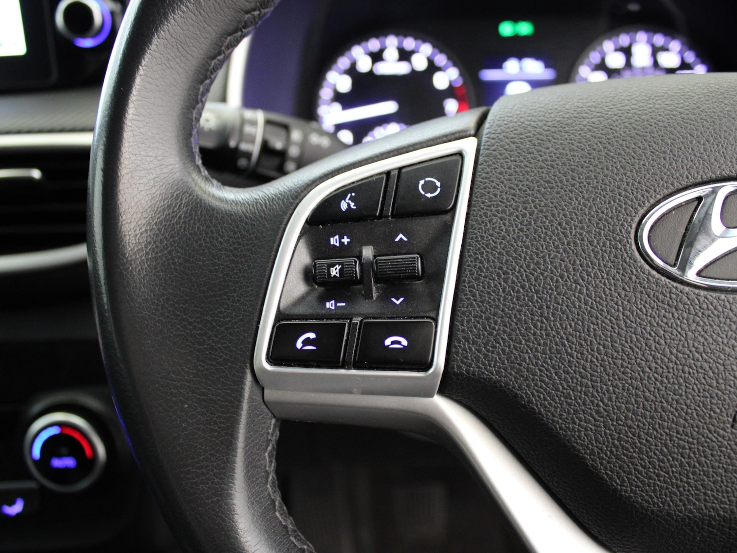 Used Hyundai TUCSON 2018 for sale - 76637082: Photo 31