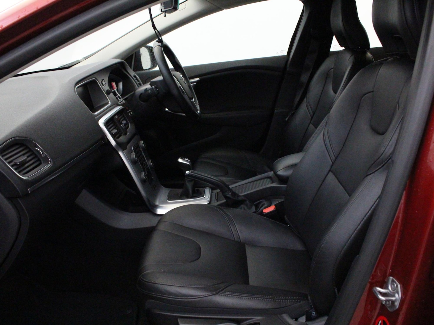 Used Volvo V40 2018 for sale - 76755390: Photo 10