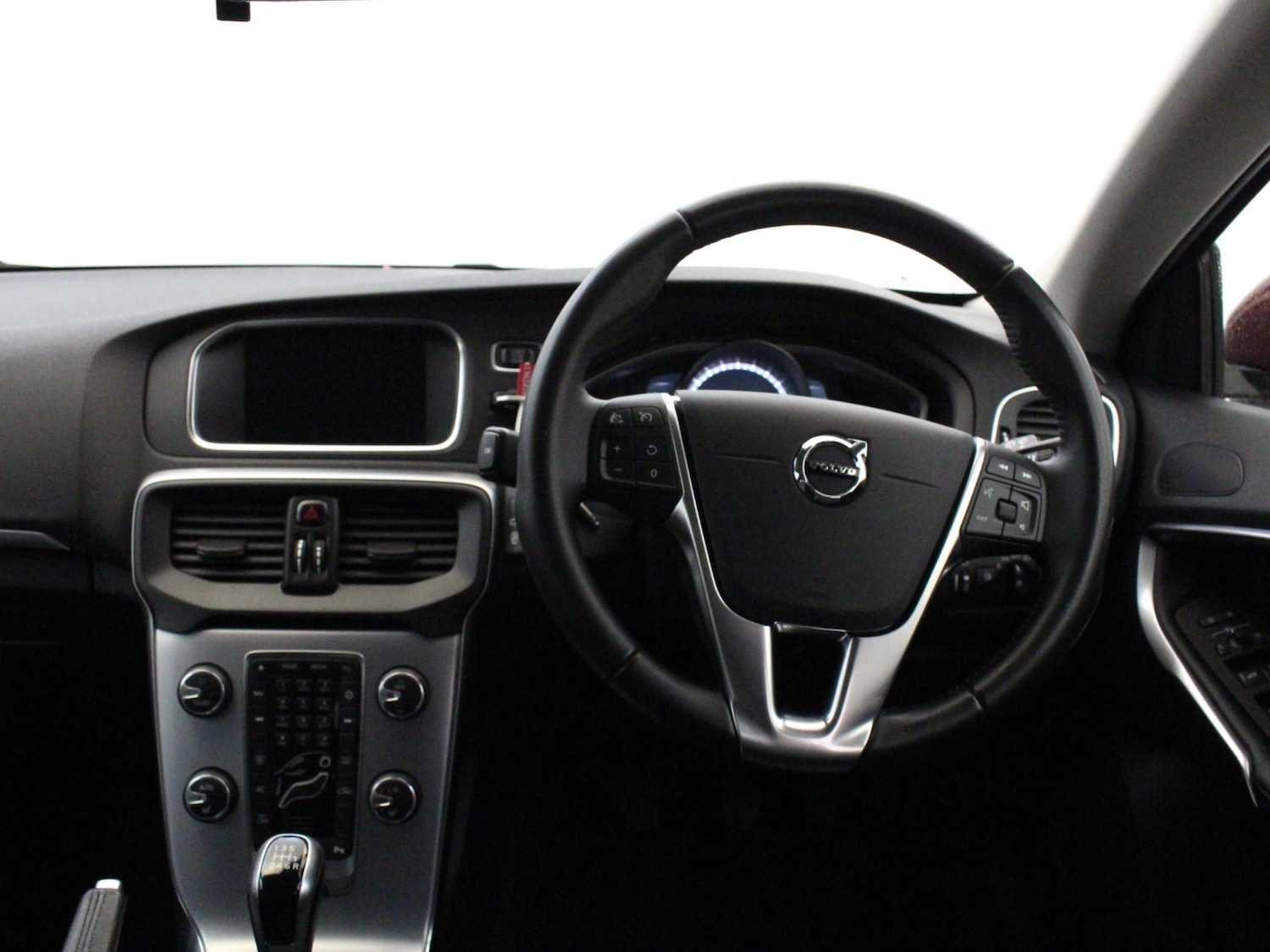 Used Volvo V40 2018 for sale - 76755390: Photo 15