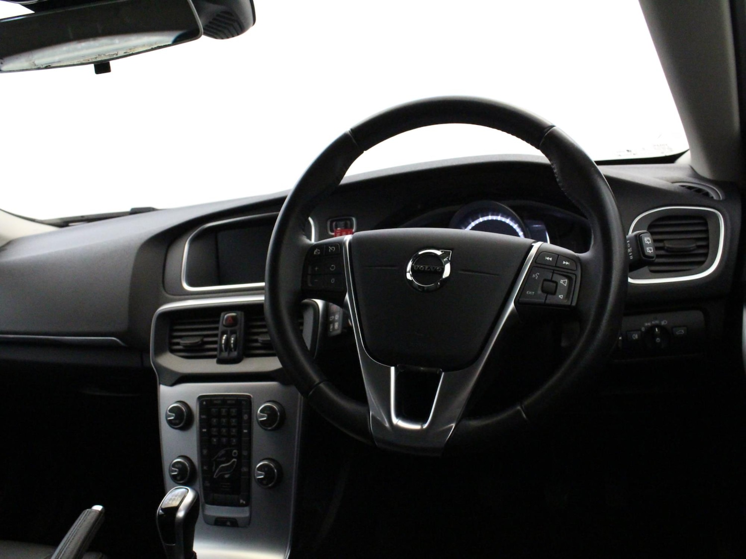 Used Volvo V40 2018 for sale - 76755390: Photo 16