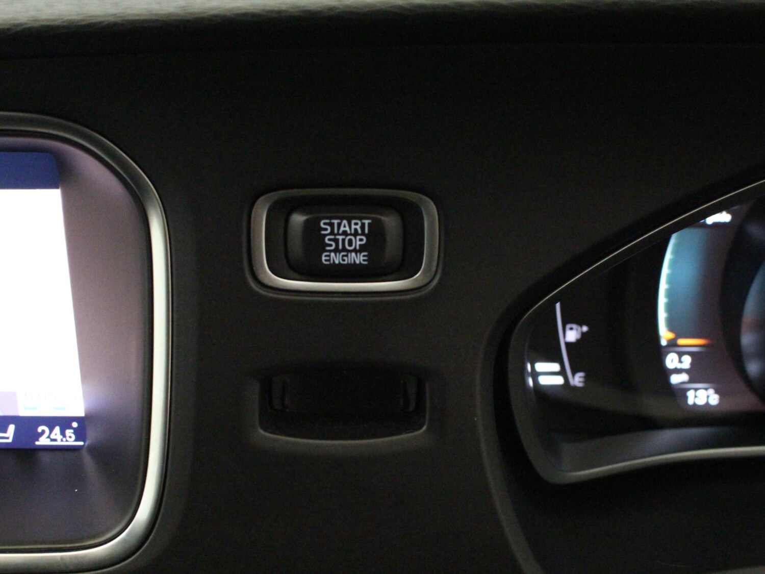 Used Volvo V40 2018 for sale - 76755390: Photo 17