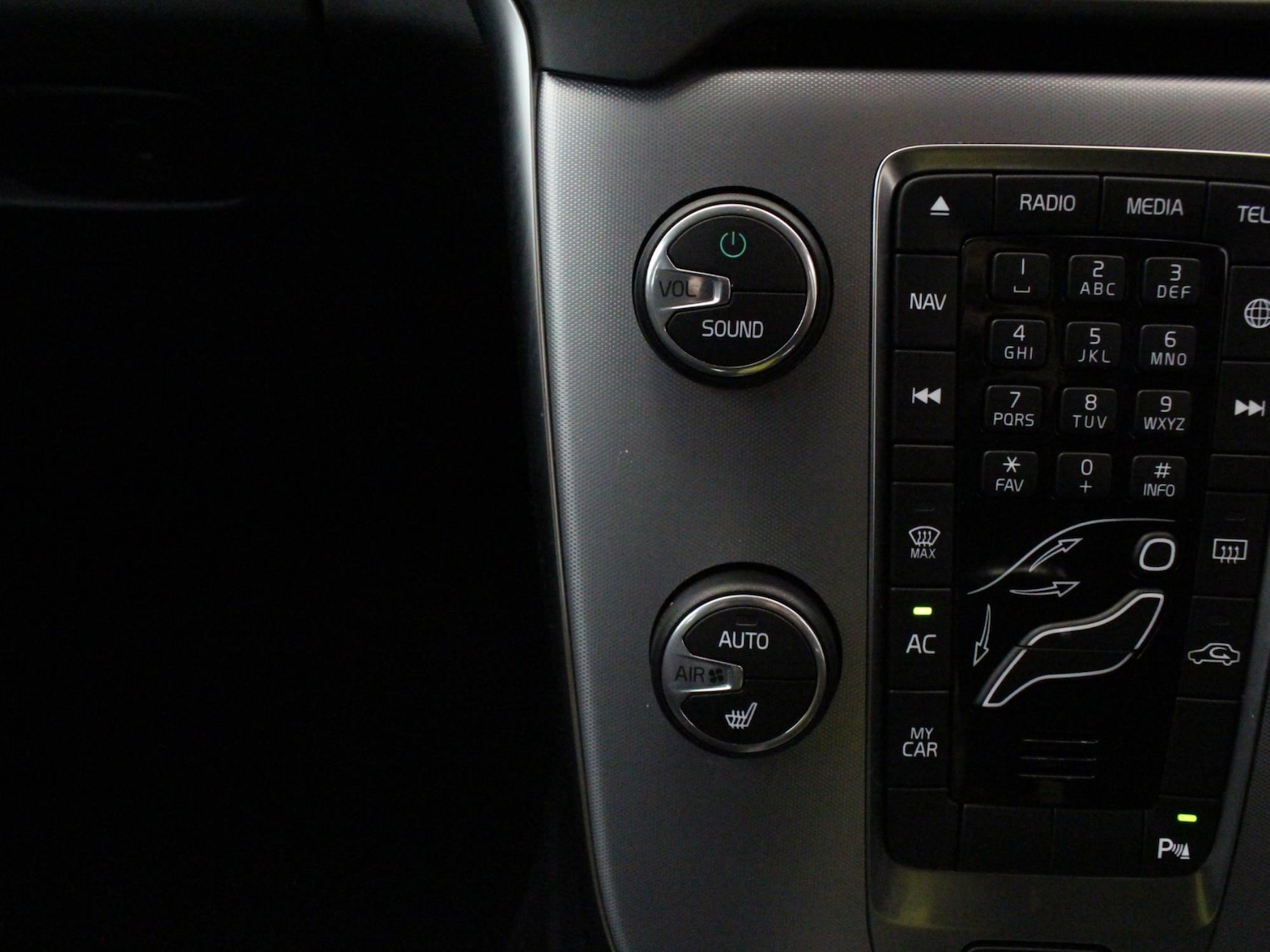 Used Volvo V40 2018 for sale - 76755390: Photo 25