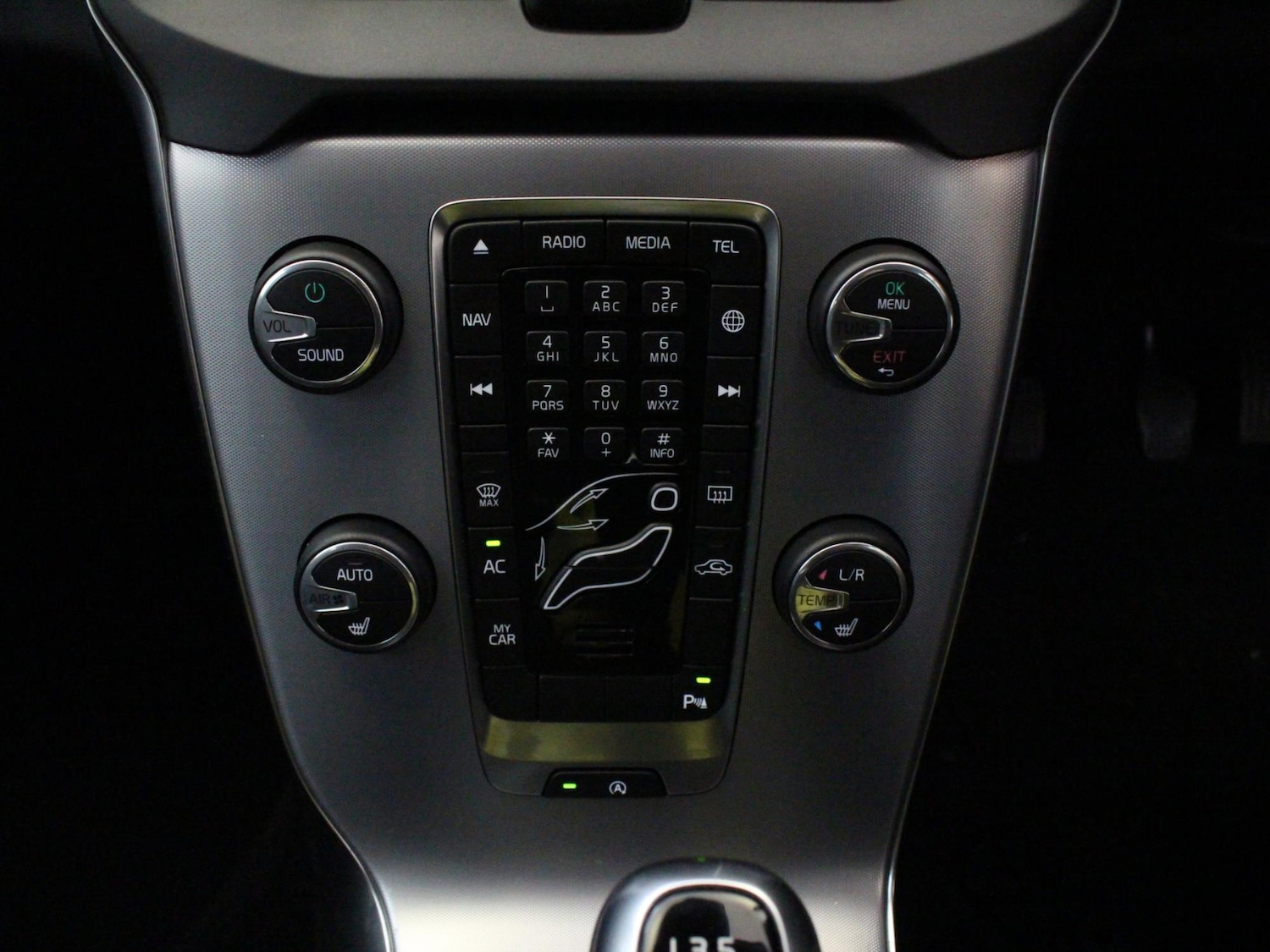 Used Volvo V40 2018 for sale - 76755390: Photo 27