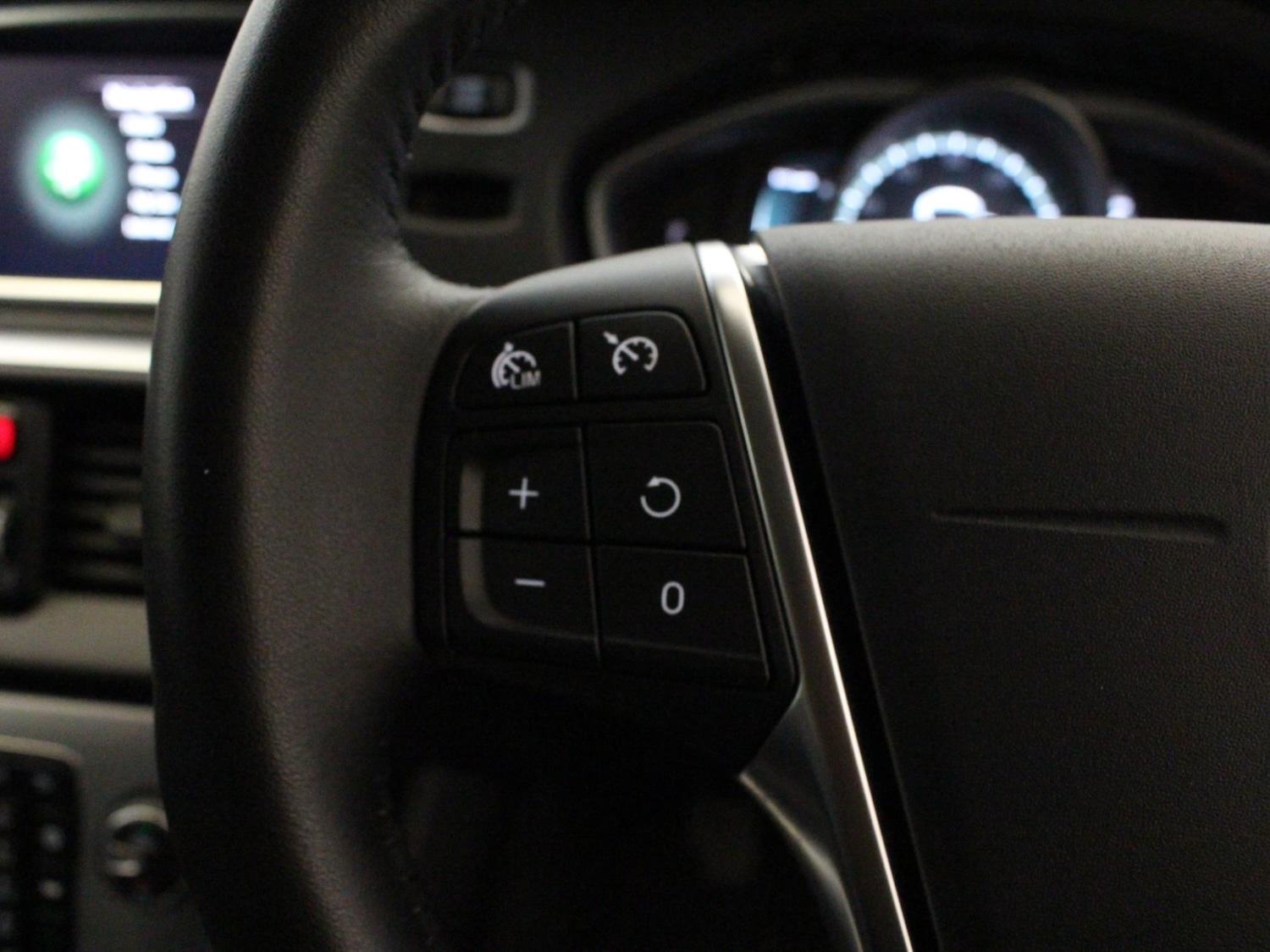 Used Volvo V40 2018 for sale - 76755390: Photo 30