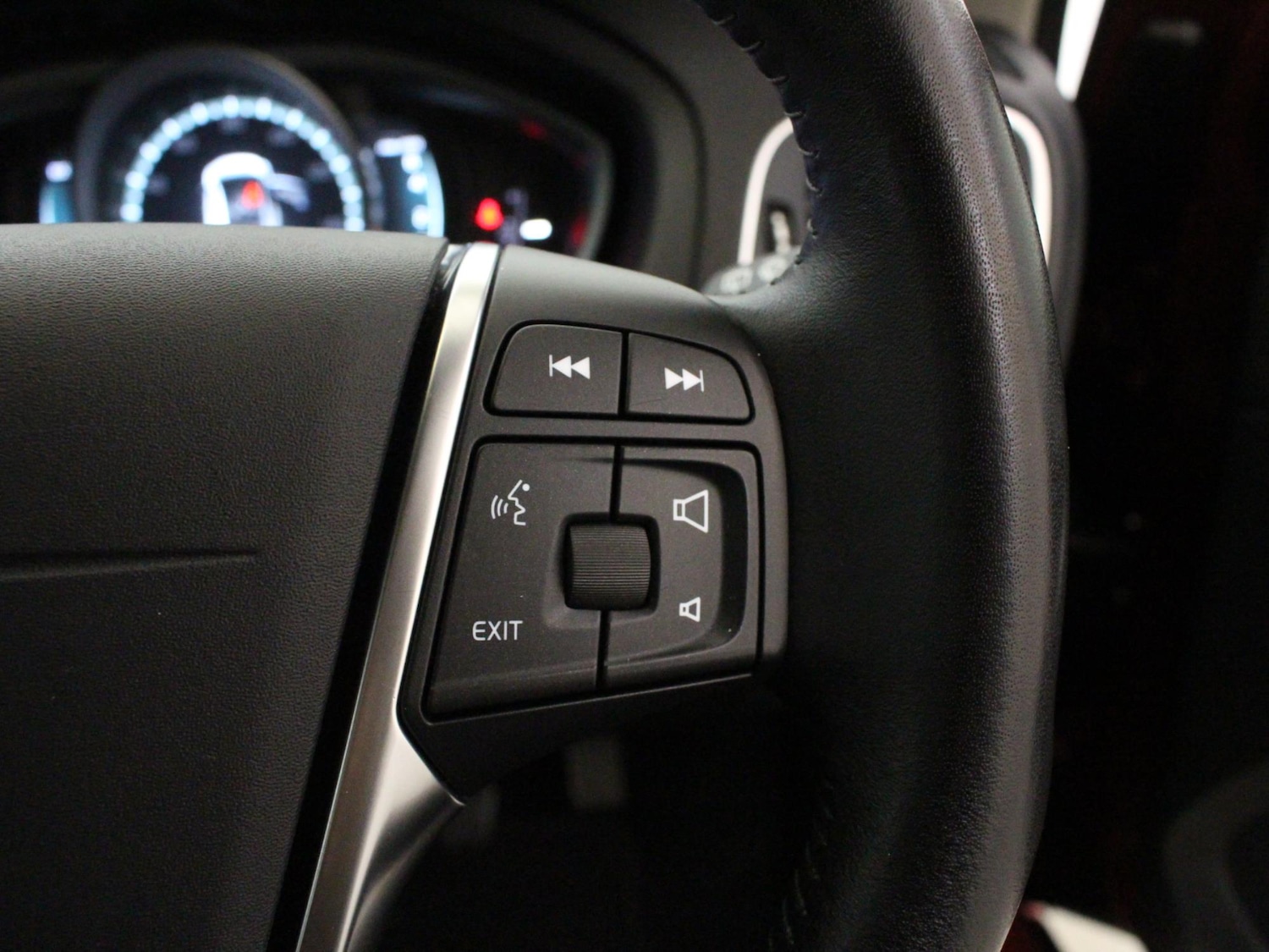 Used Volvo V40 2018 for sale - 76755390: Photo 31