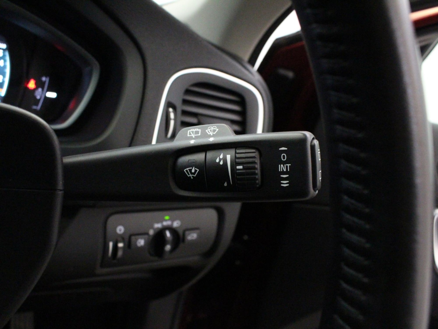 Used Volvo V40 2018 for sale - 76755390: Photo 33