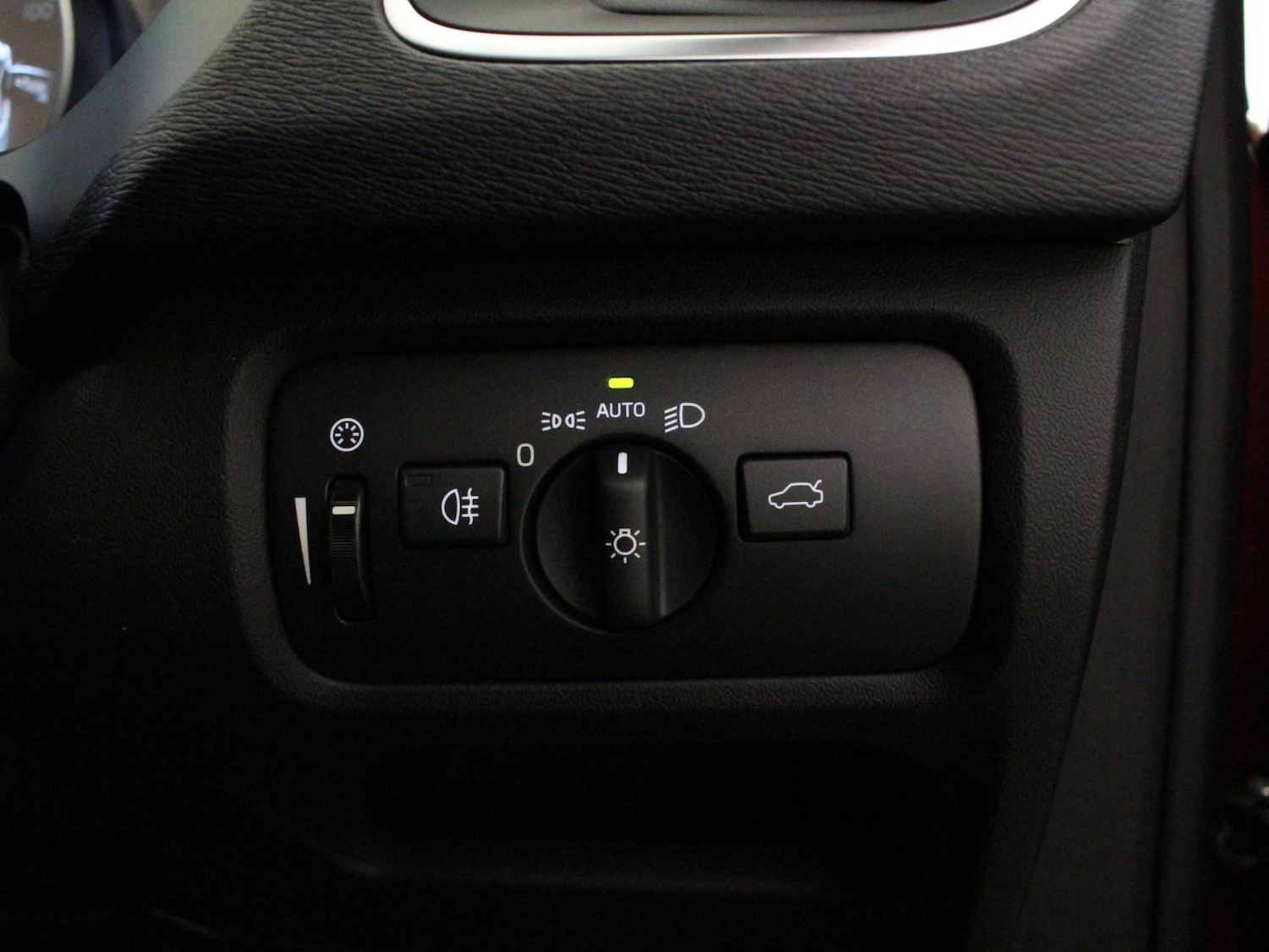 Used Volvo V40 2018 for sale - 76755390: Photo 34