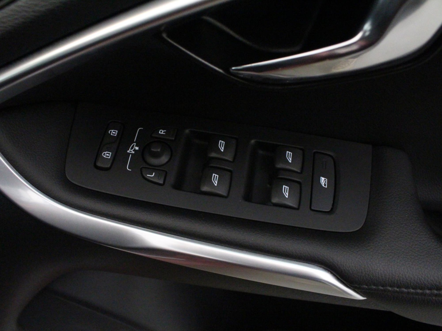 Used Volvo V40 2018 for sale - 76755390: Photo 36