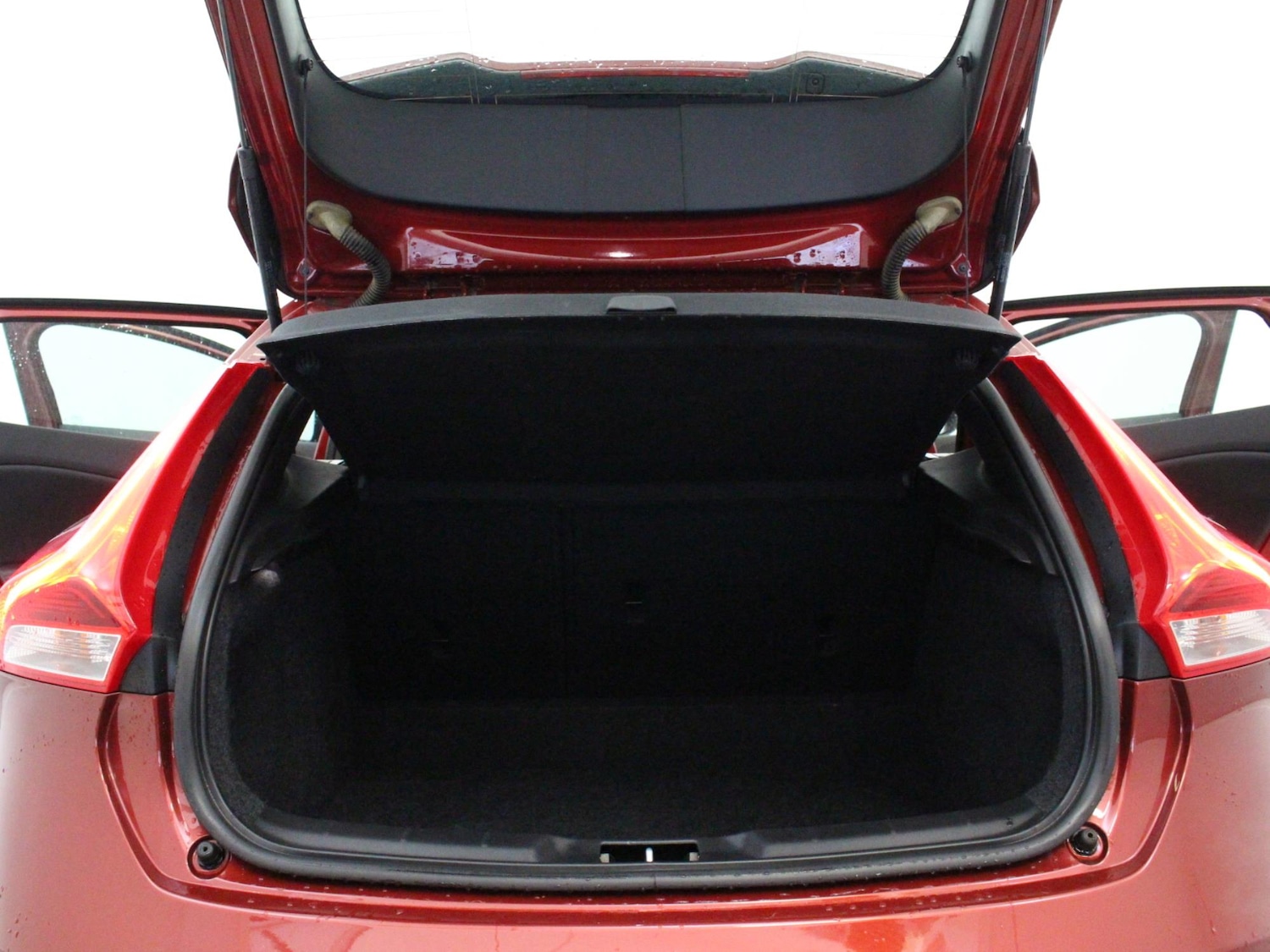 Used Volvo V40 2018 for sale - 76755390: Photo 37