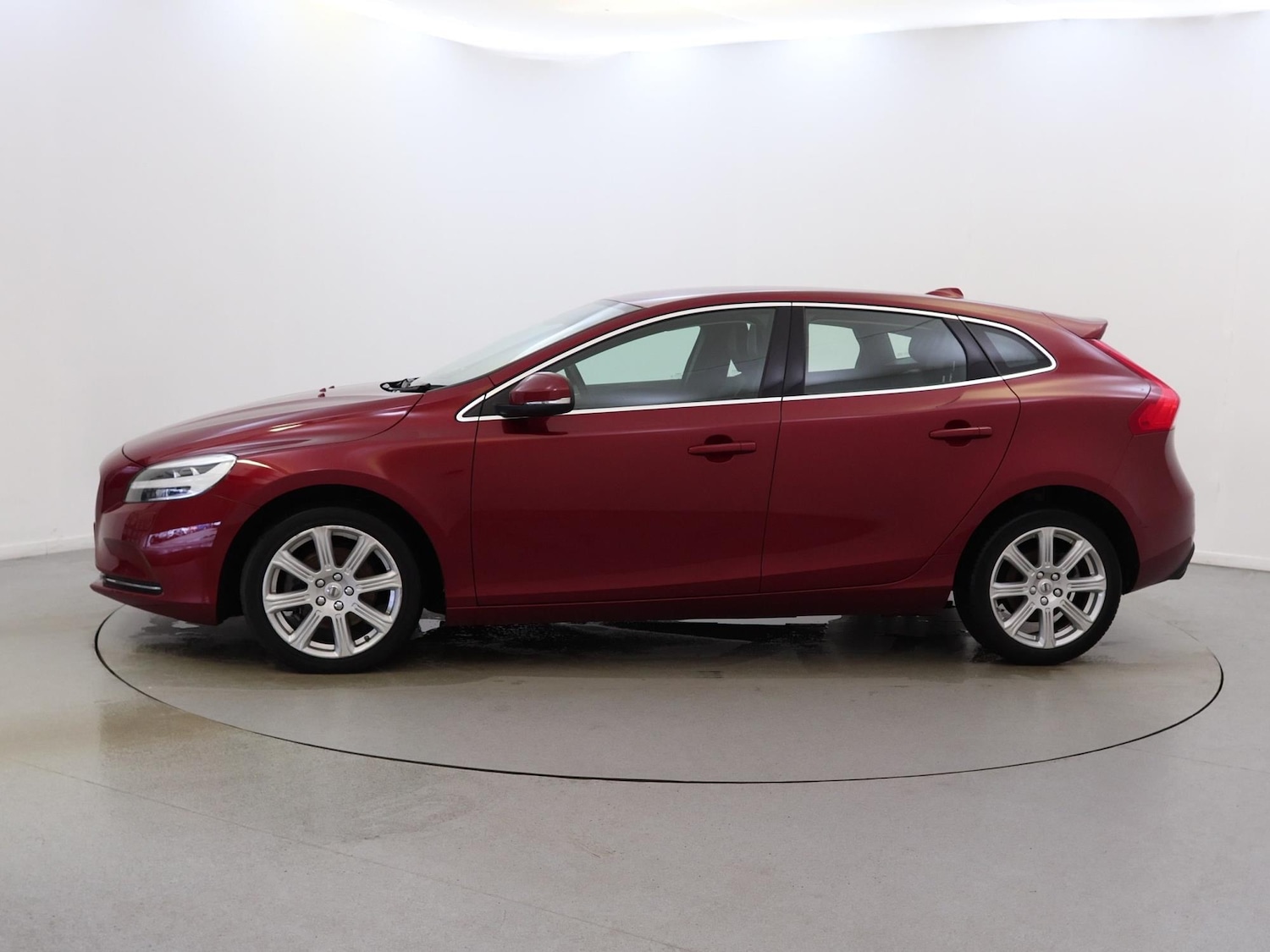 Used Volvo V40 2018 for sale - 76755390: Photo 4