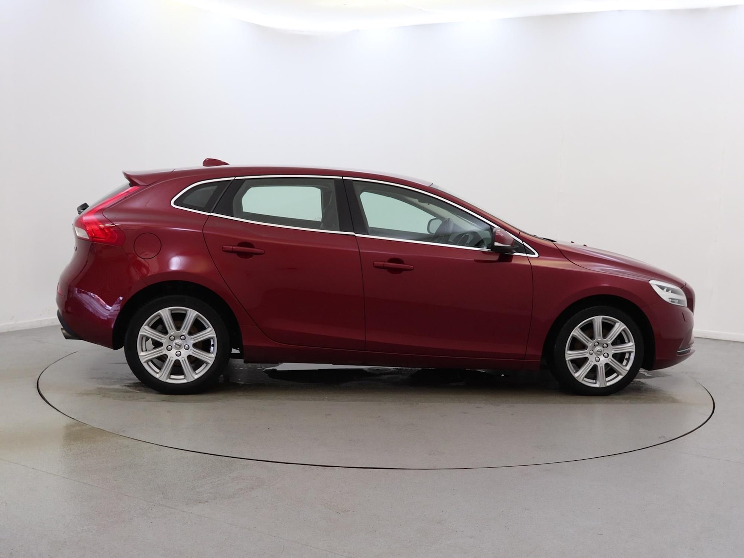 Used Volvo V40 2018 for sale - 76755390: Photo 8