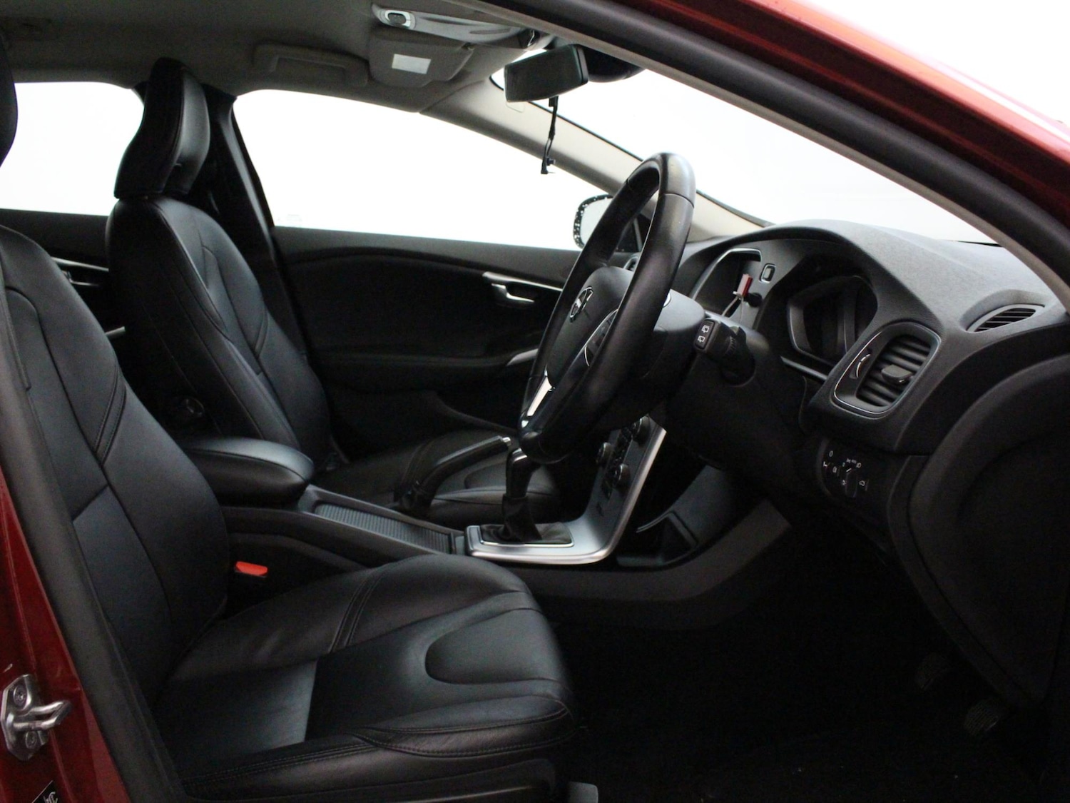 Used Volvo V40 2018 for sale - 76755390: Photo 9