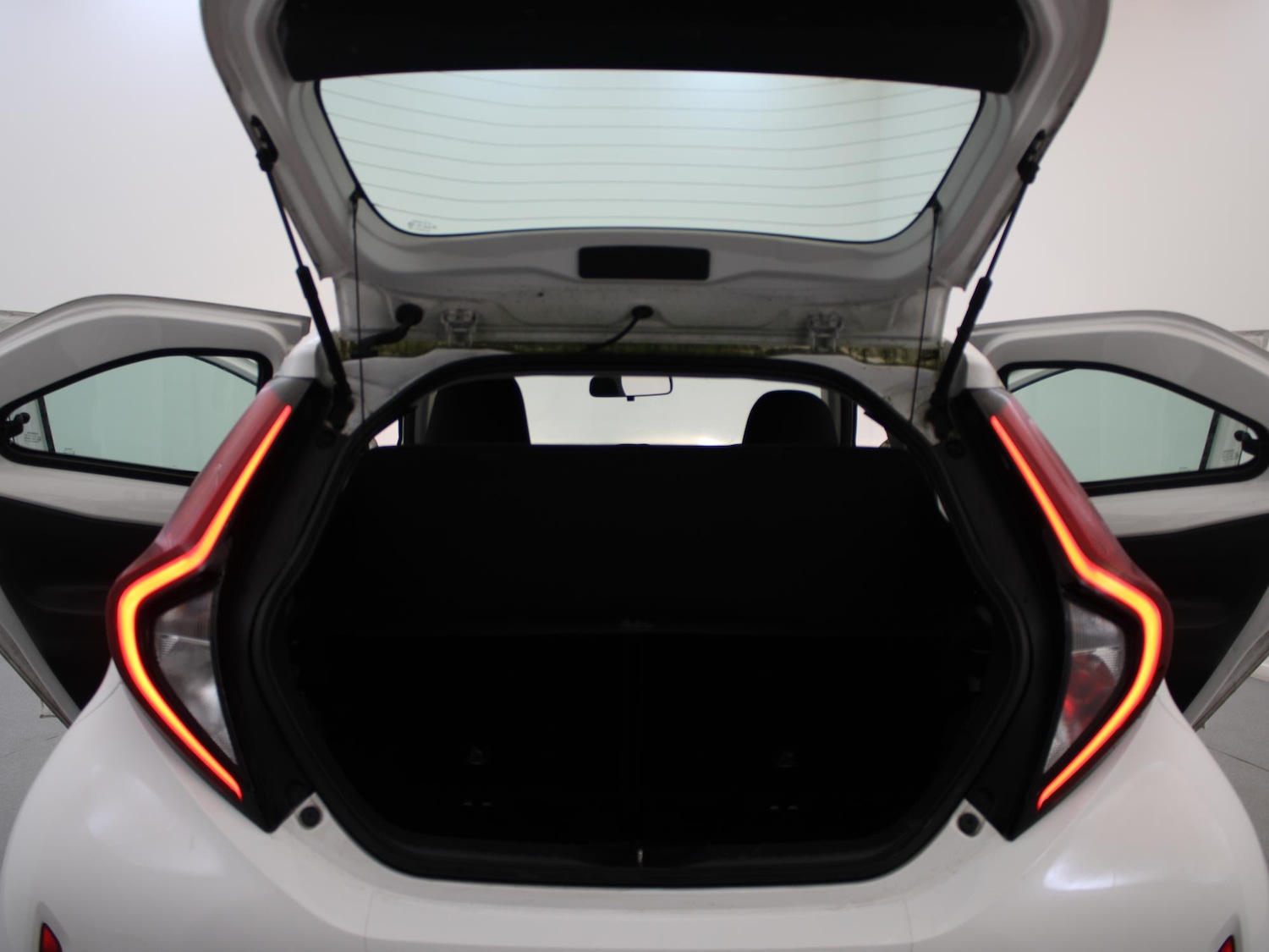 Used Toyota Aygo X 2022 for sale - 76502909: Photo 32