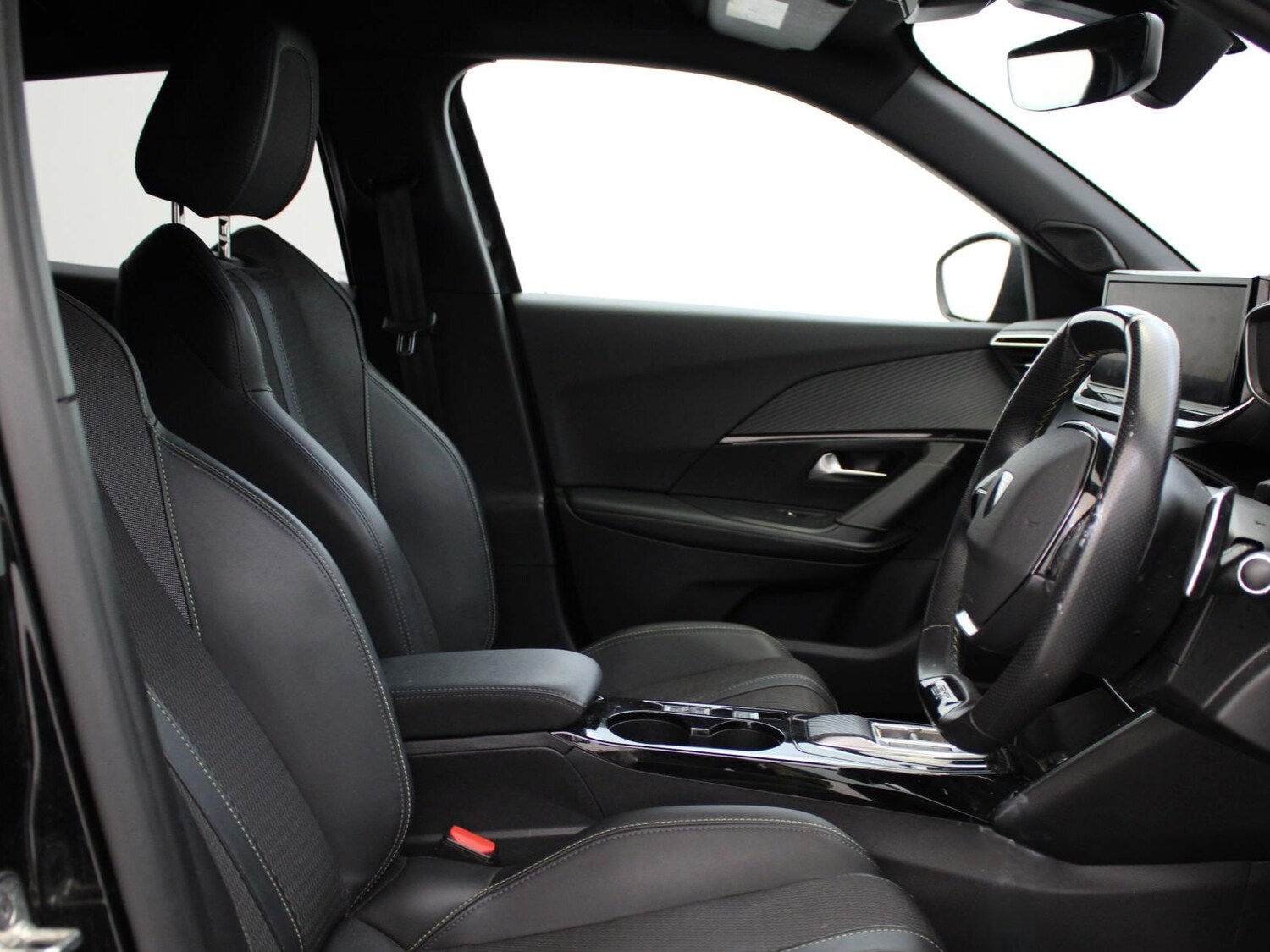 Used Peugeot 2008 2024 for sale - 76016390: Photo 9