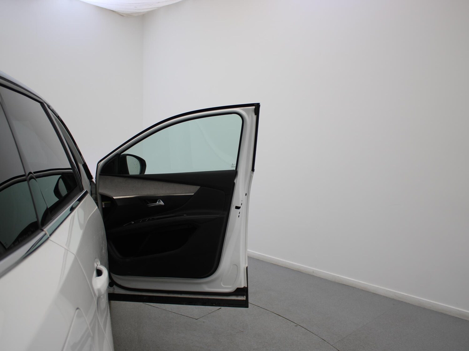 Used Peugeot 5008 2023 for sale - 77240065: Photo 33