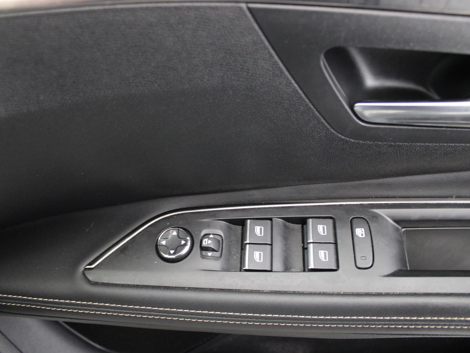 Used Peugeot 5008 2023 for sale - 77240065: Photo 34