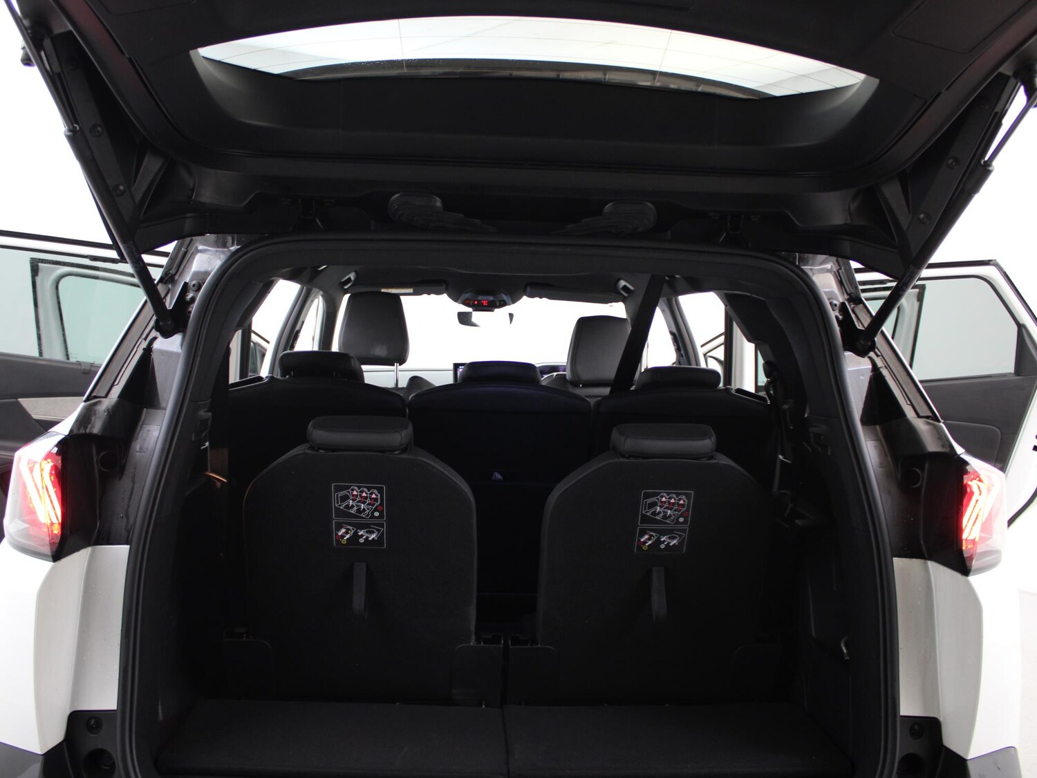 Used Peugeot 5008 2023 for sale - 77240065: Photo 35