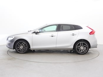 Used Volvo V40 2019 for sale - 78761531: Photo