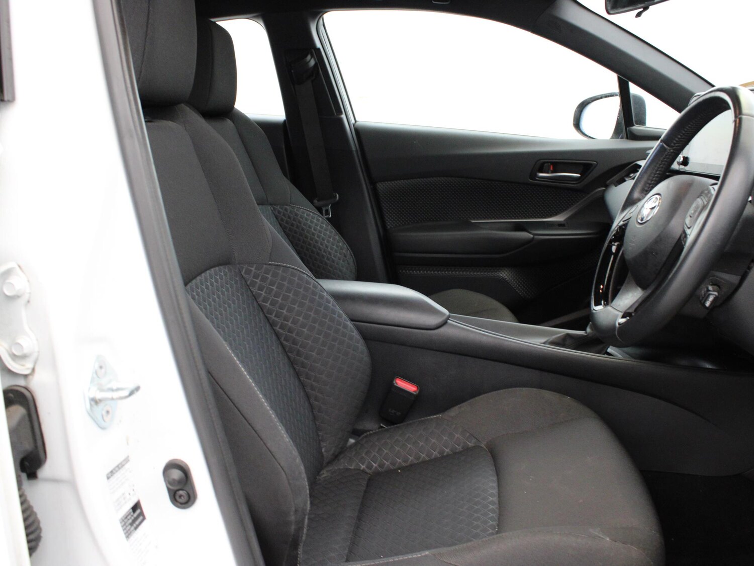 Used Toyota C-HR 2022 for sale - 77348308: Photo 9