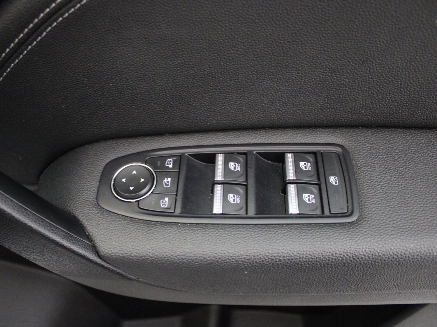 Used Renault Captur 2023 for sale - 76311175: Photo 36