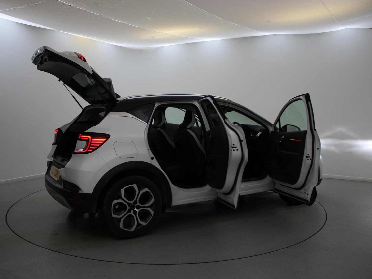 Used Renault Captur 2023 for sale - 76311175: Photo 38