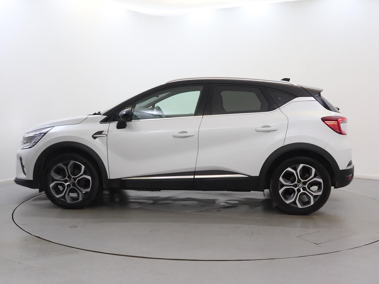 Used Renault Captur 2023 for sale - 76311175: Photo 4
