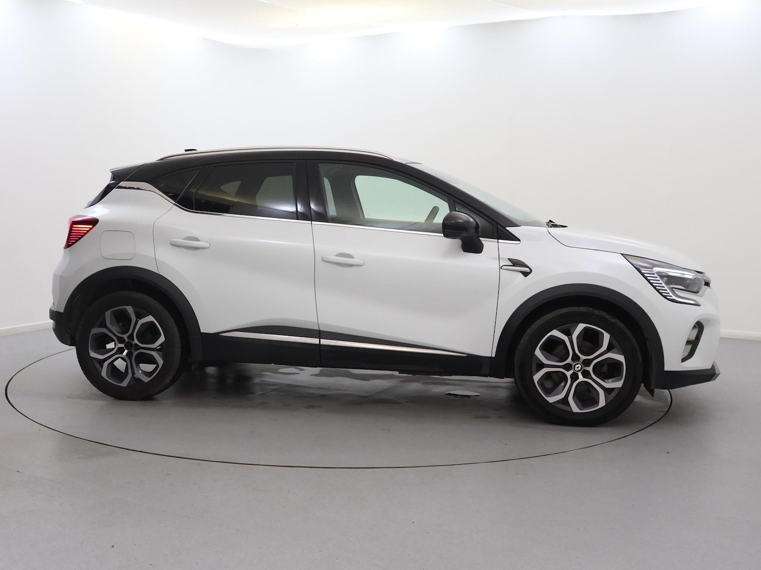 Used Renault Captur 2023 for sale - 76311175: Photo 8