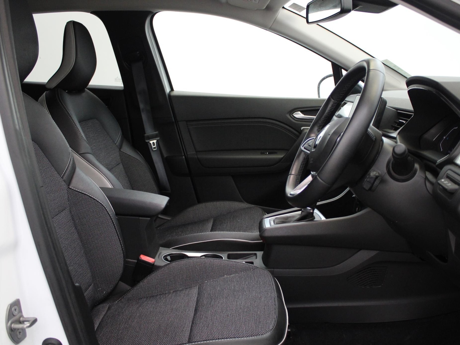 Used Renault Captur 2023 for sale - 76311175: Photo 9