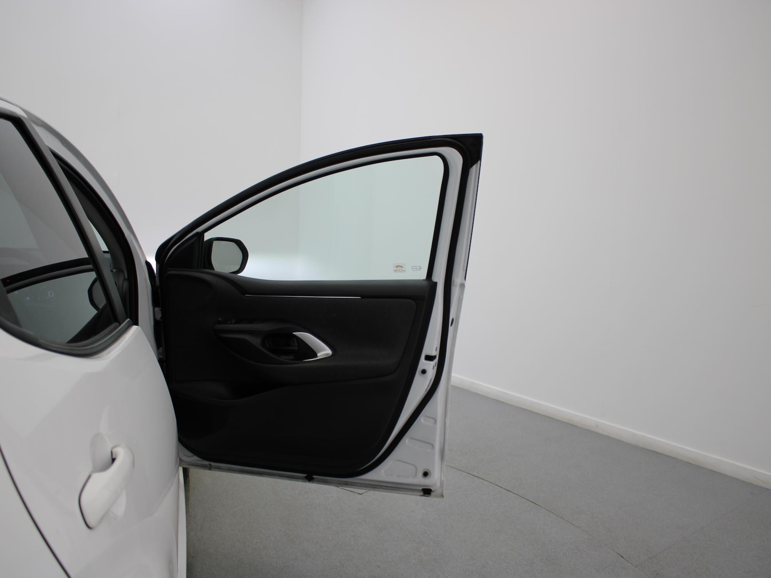 Used Toyota Yaris 2022 for sale - 76692369: Photo 32