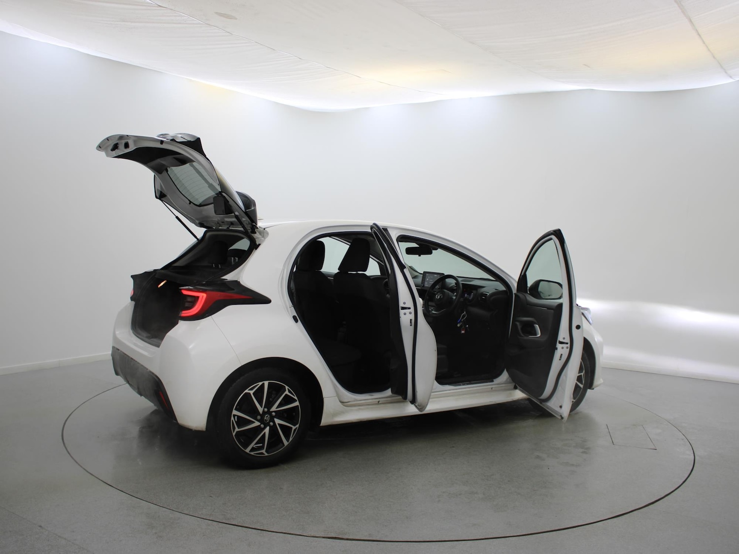 Used Toyota Yaris 2022 for sale - 76692369: Photo 34