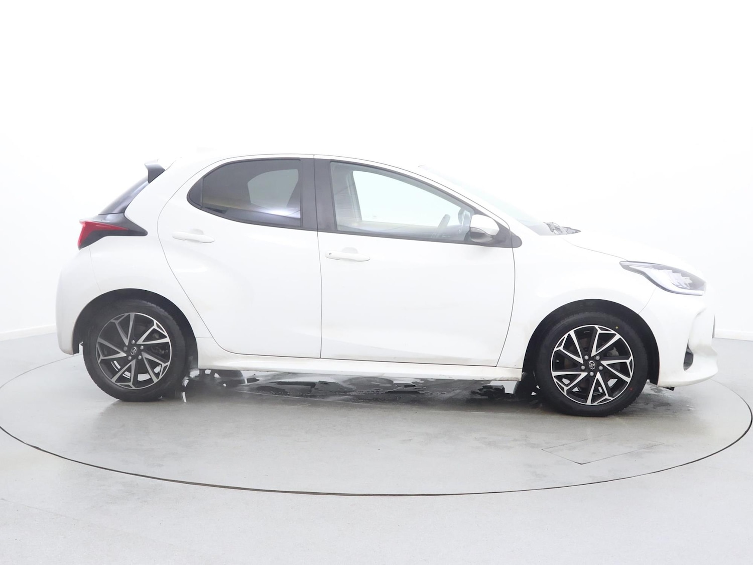 Used Toyota Yaris 2022 for sale - 76692369: Photo 8