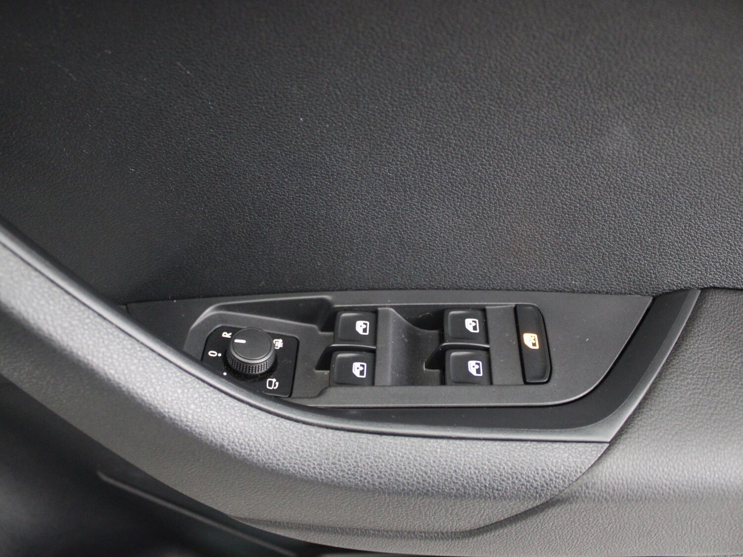 Used Skoda Karoq 2023 for sale - 77415136: Photo 38