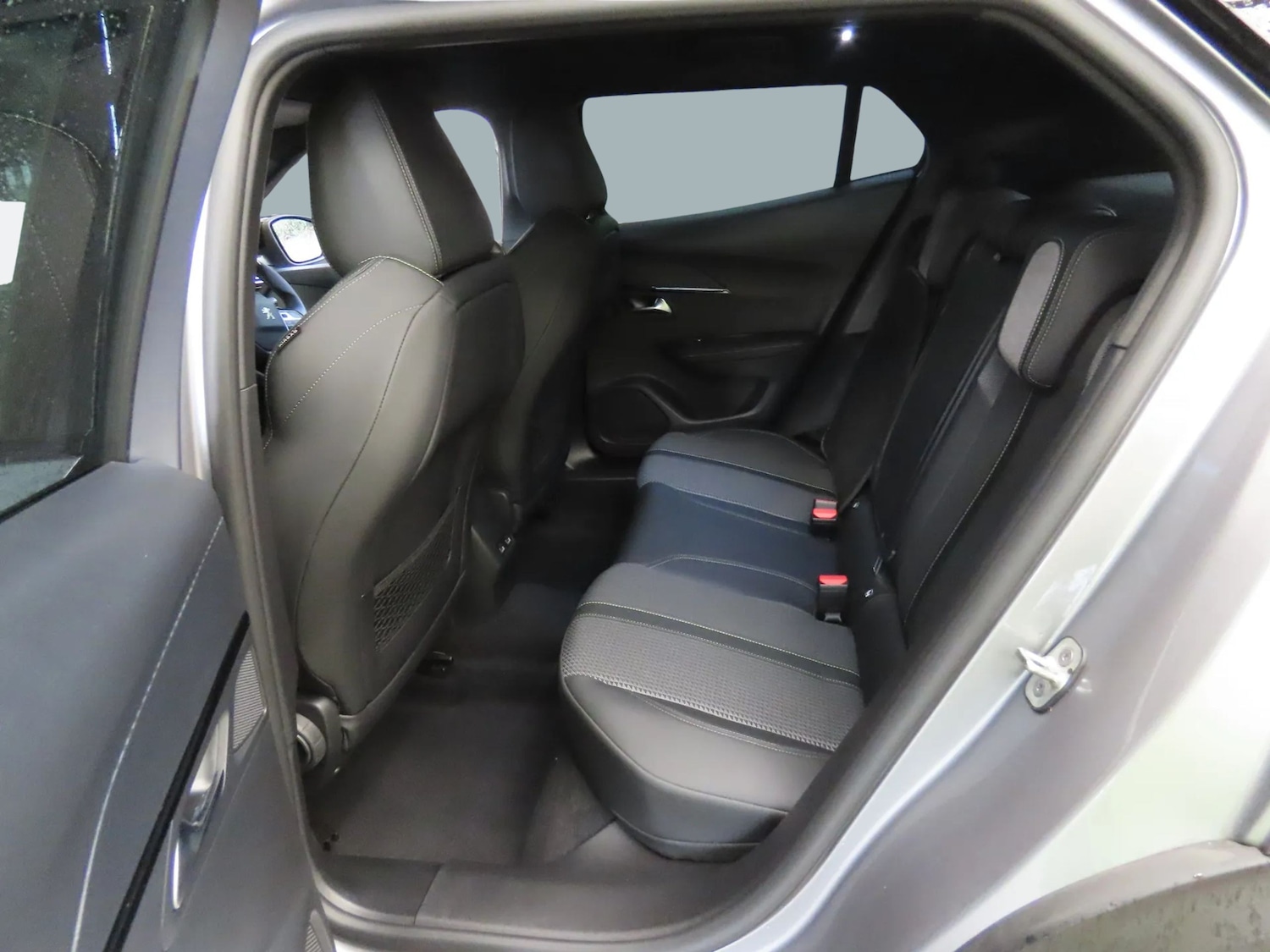 Used Peugeot 2008 2022 for sale - 76300201: Photo 7