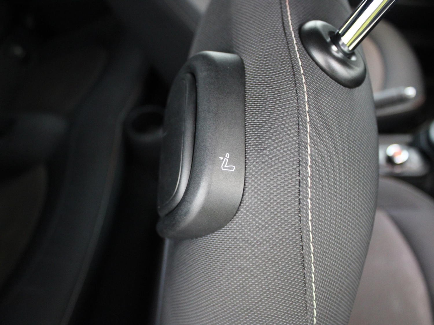 Used MINI Convertible 2017 for sale - 76311127: Photo 12