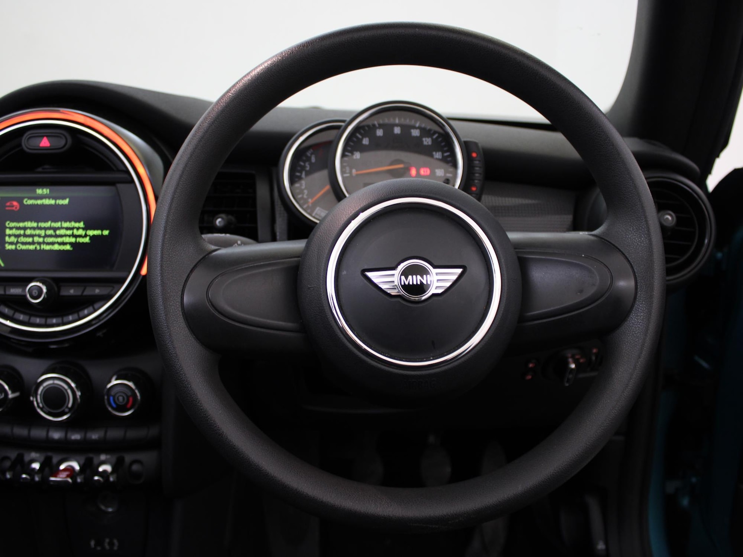 Used MINI Convertible 2017 for sale - 76311127: Photo 28