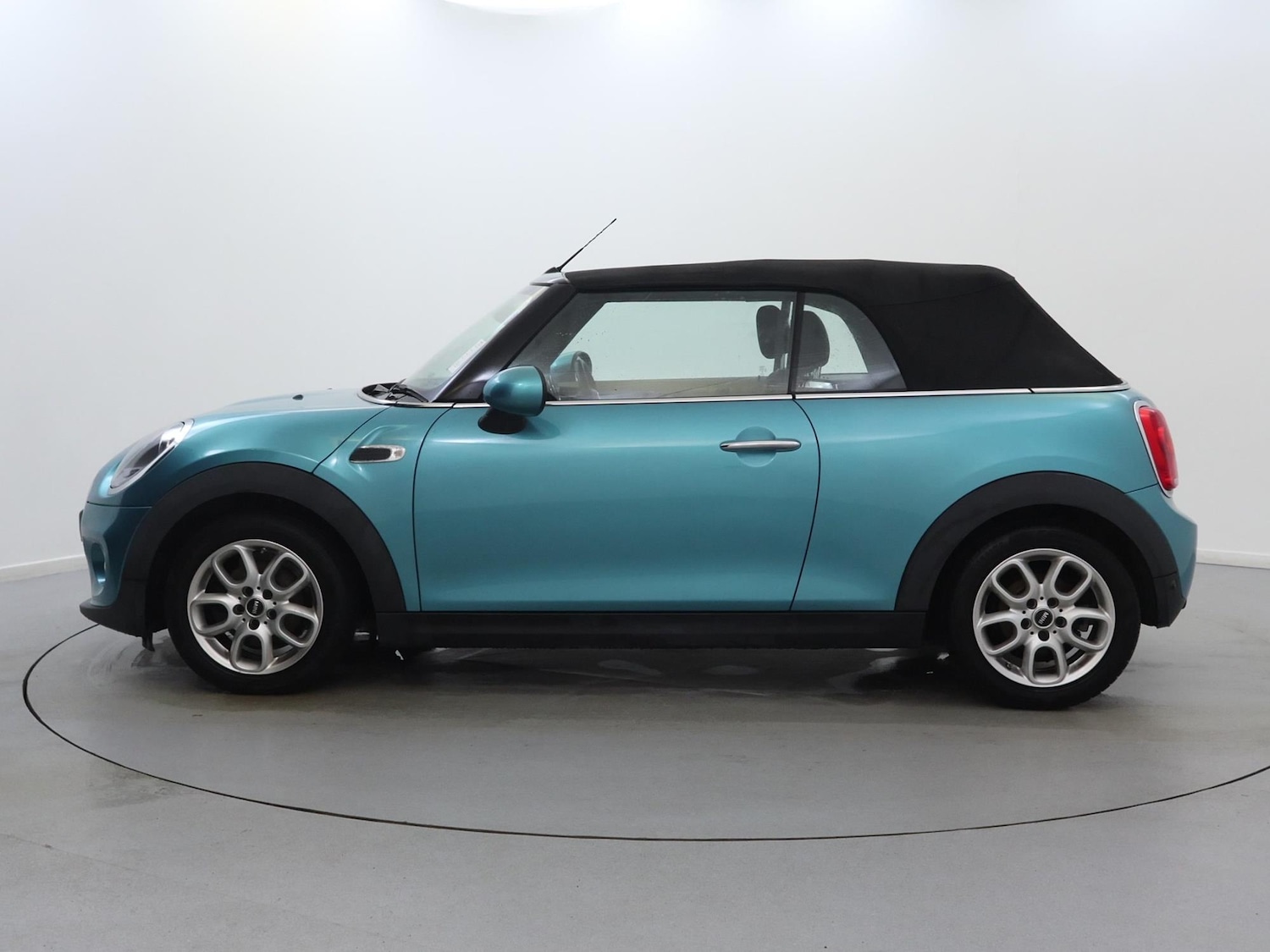 Used MINI Convertible 2017 for sale - 76311127: Photo 4
