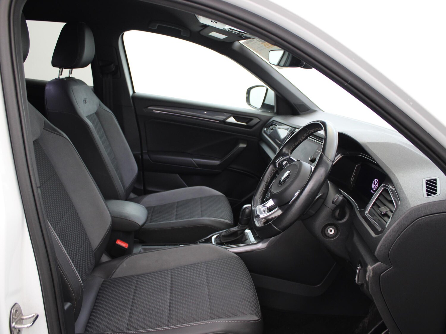 Used Volkswagen T-Roc 2021 for sale - 77294720: Photo 9