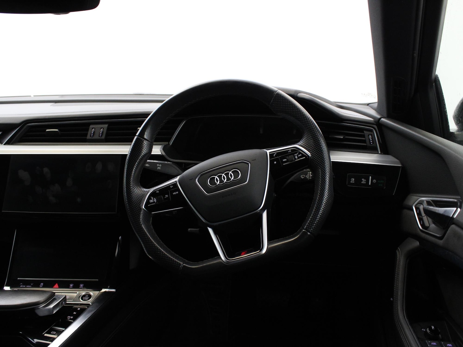 Used Audi e-tron 2026 for sale - 76610848: Photo 14