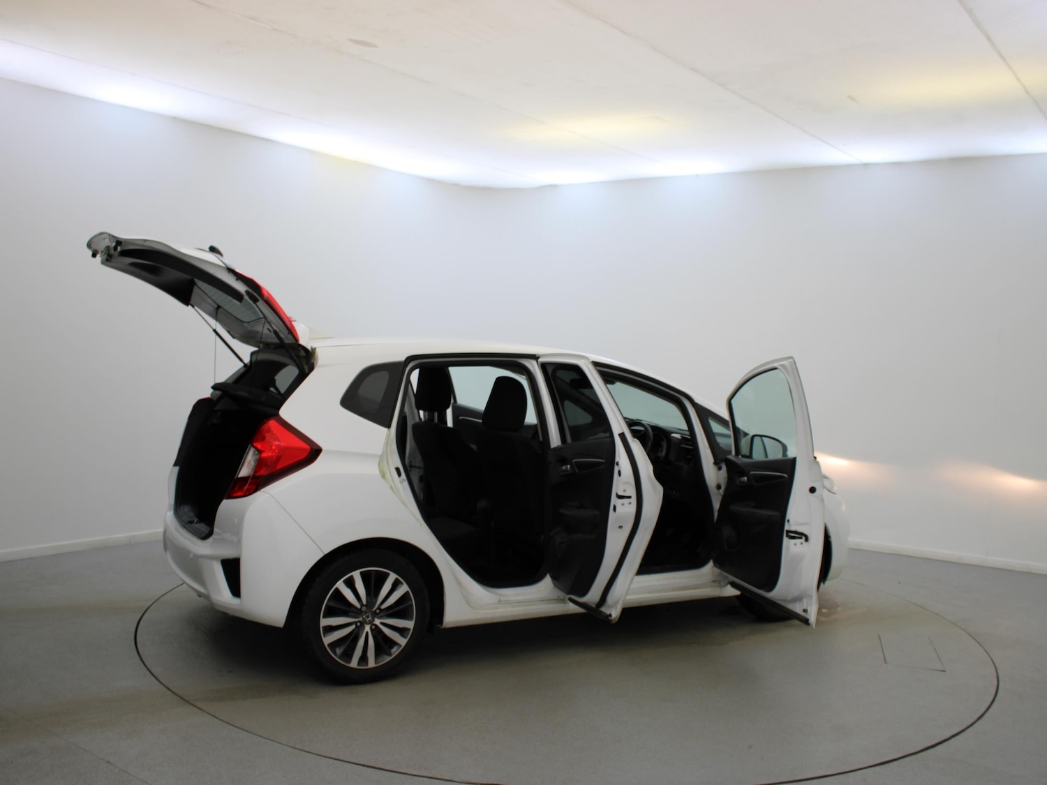 Used Honda Jazz 2015 for sale - 77398080: Photo 40