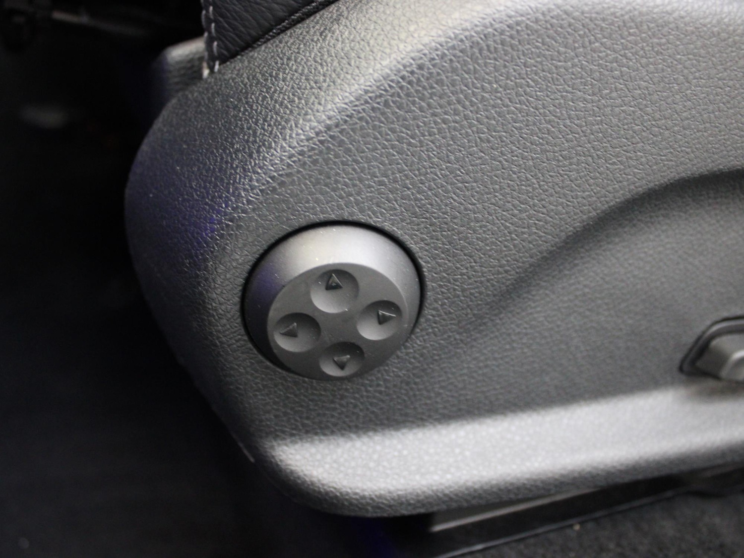 Used Mercedes-Benz EQC 2020 for sale - 77044380: Photo 13