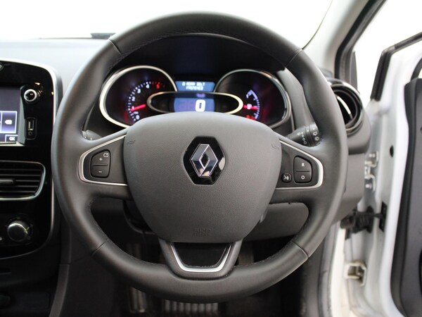 Used Renault Clio 2019 for sale - 74897132: Photo 24
