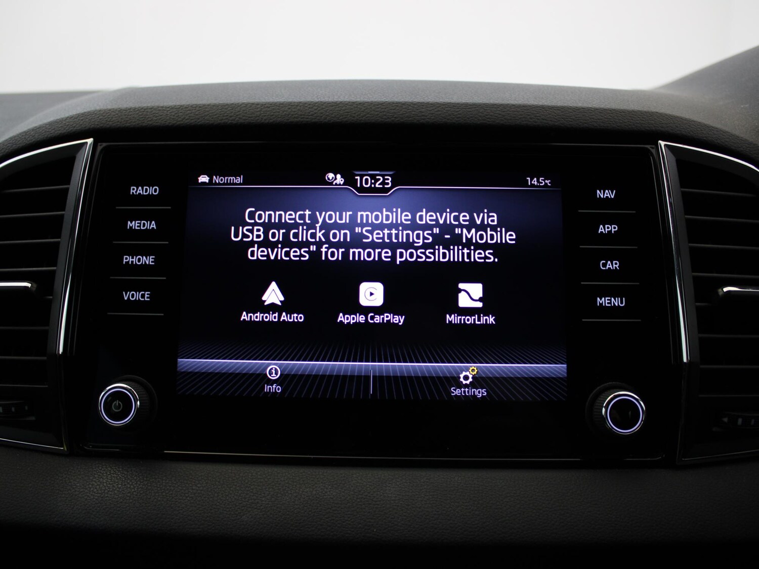 Used Skoda Karoq 2023 for sale - 76274730: Photo 23