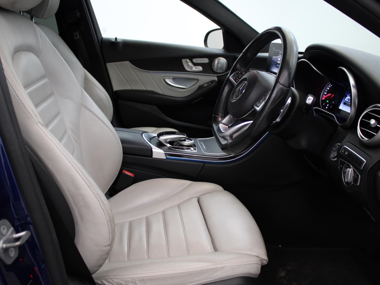 Used Mercedes-Benz C Class 2018 for sale - 76637099: Photo 9