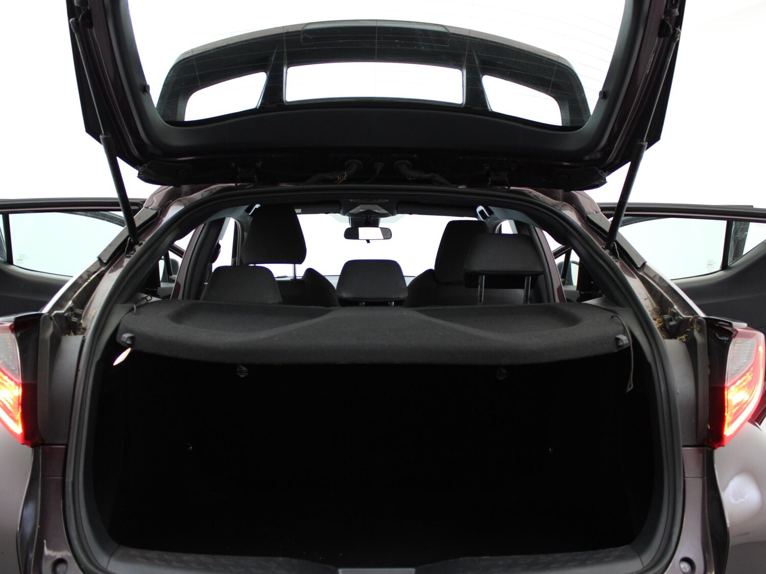 Used Toyota C-HR 2023 for sale - 76274784: Photo 30