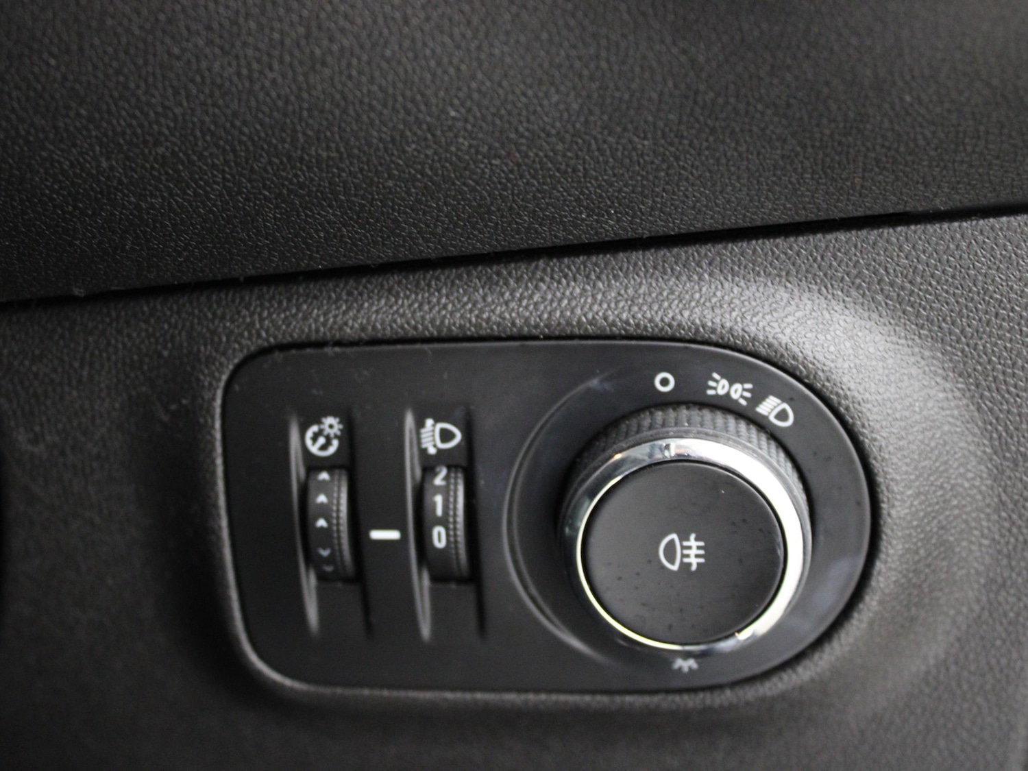 Used Vauxhall ADAM 2015 for sale - 77472824: Photo 16